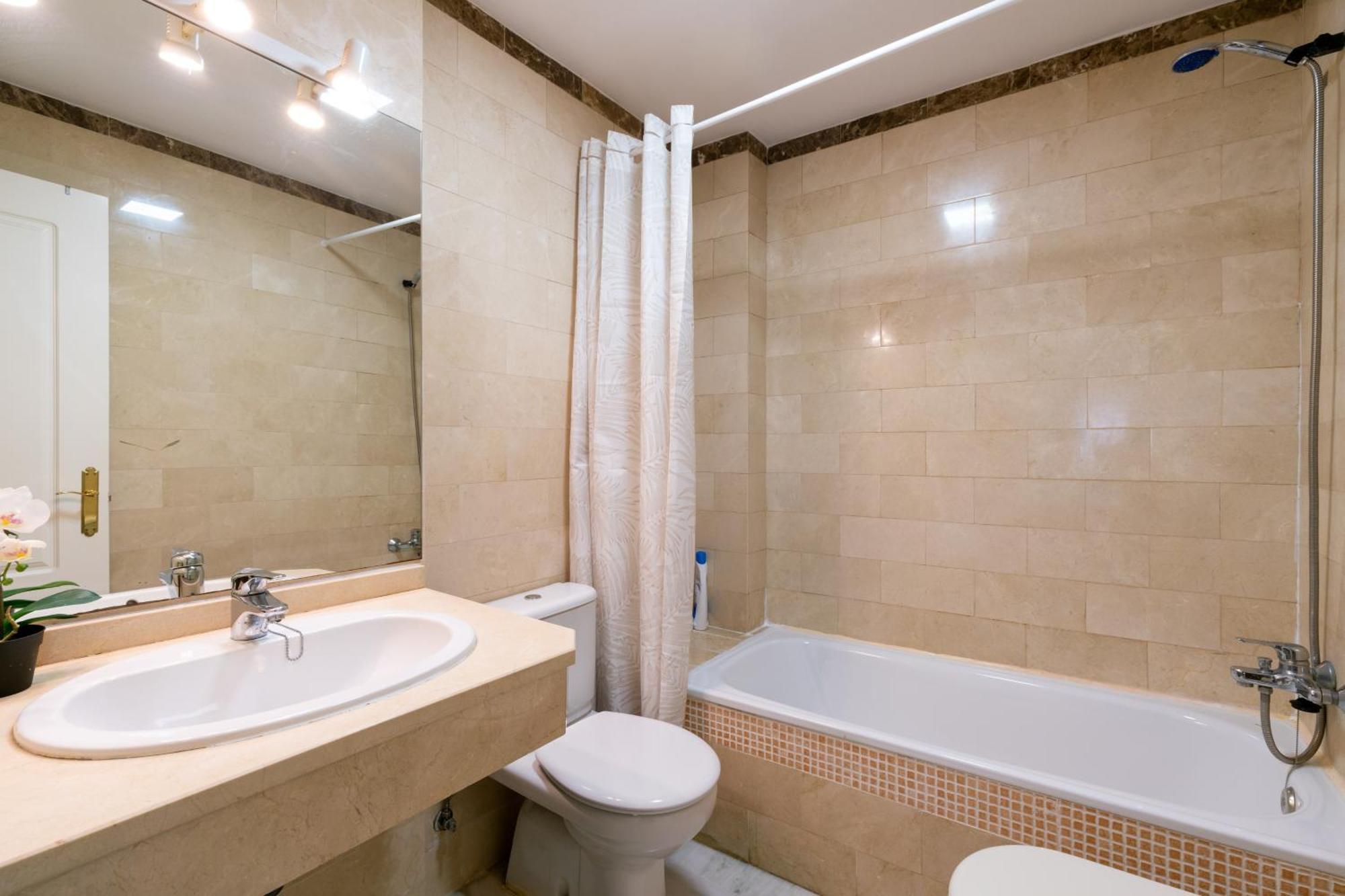 Centrico II Donkey Parking Incluido Apartment Seville Exterior photo